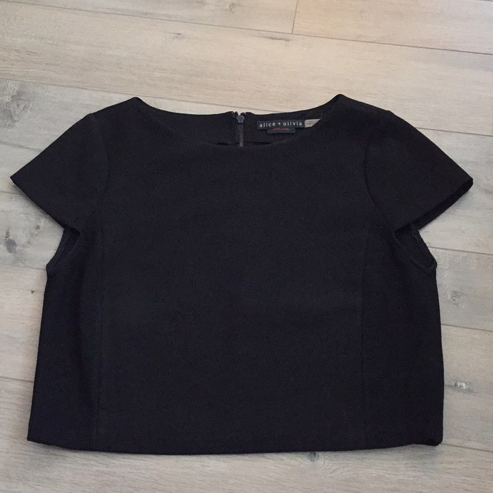 Alice + Olivia black short sleeve crop top, Small